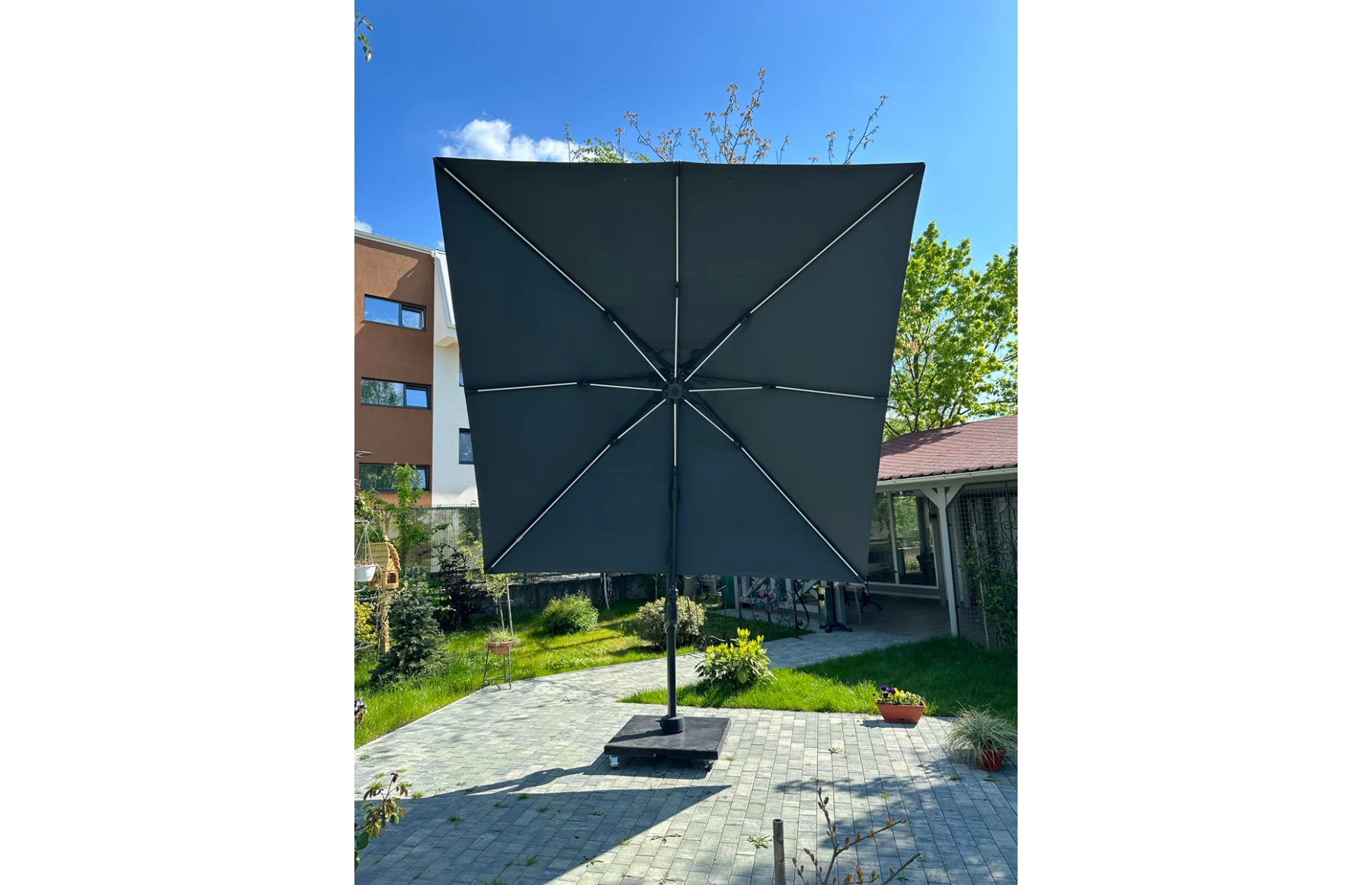 Umbrela de soare 3x3m pentru terasa si gradina, aluminiu, pliabila, culoare gri antracit, include suport granit